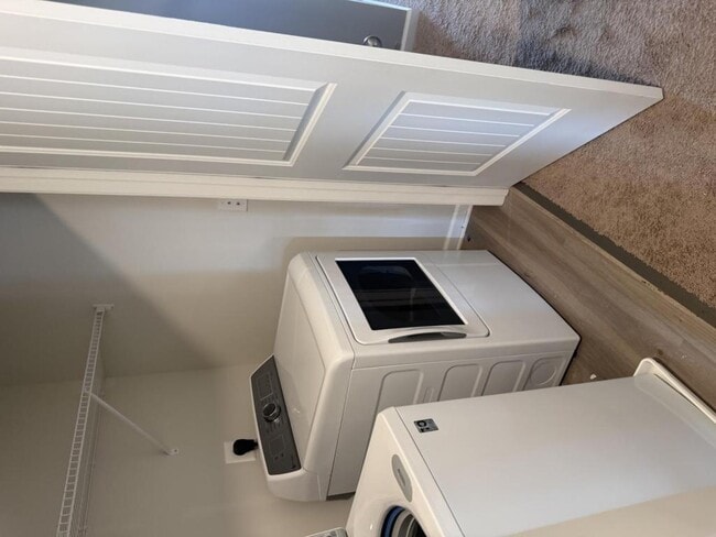 Building Photo - 185 Hampstead Blvd