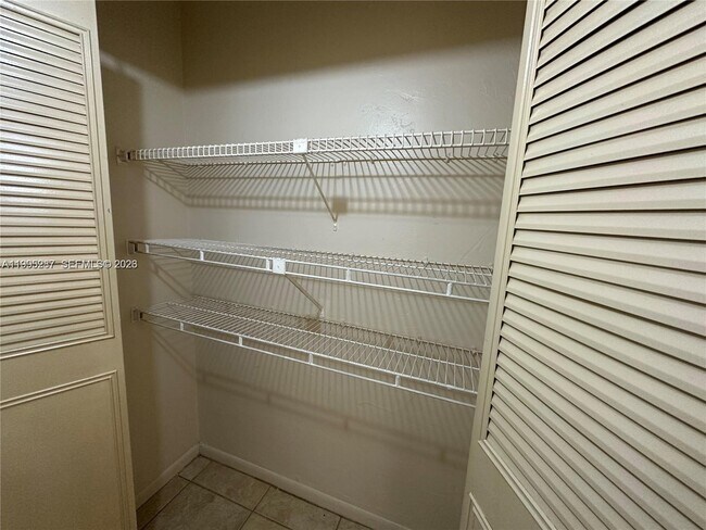 Building Photo - 1200 NE Miami Gardens Dr