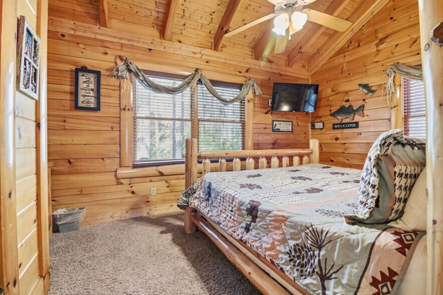 Building Photo - 2329 Bogle Spring Loop