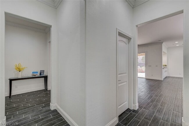 Building Photo - 933 Everest Peak Ave