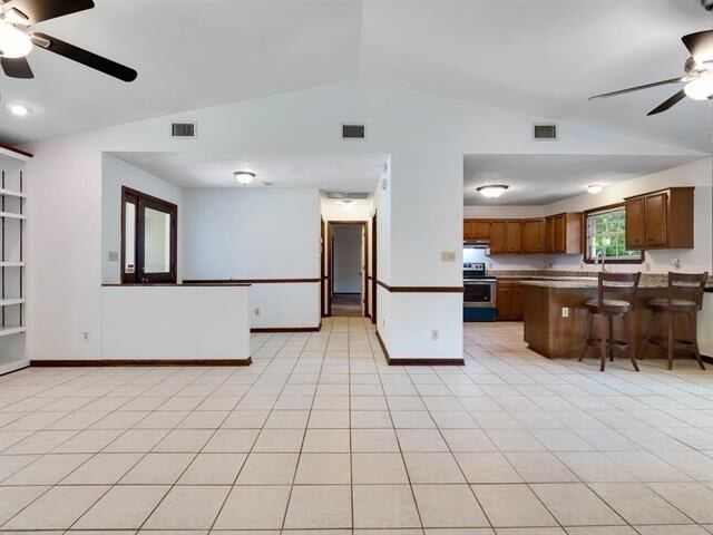 Building Photo - 2216 Tuscavilla Rd