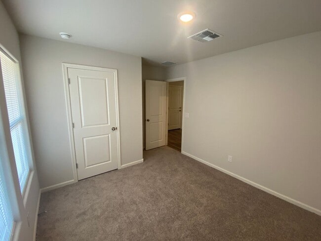 Building Photo - Newer Build 4 Bed/2 Bath In Arizona City