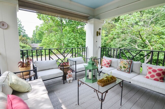 Building Photo - English Cottage in the heart of Belle Meade