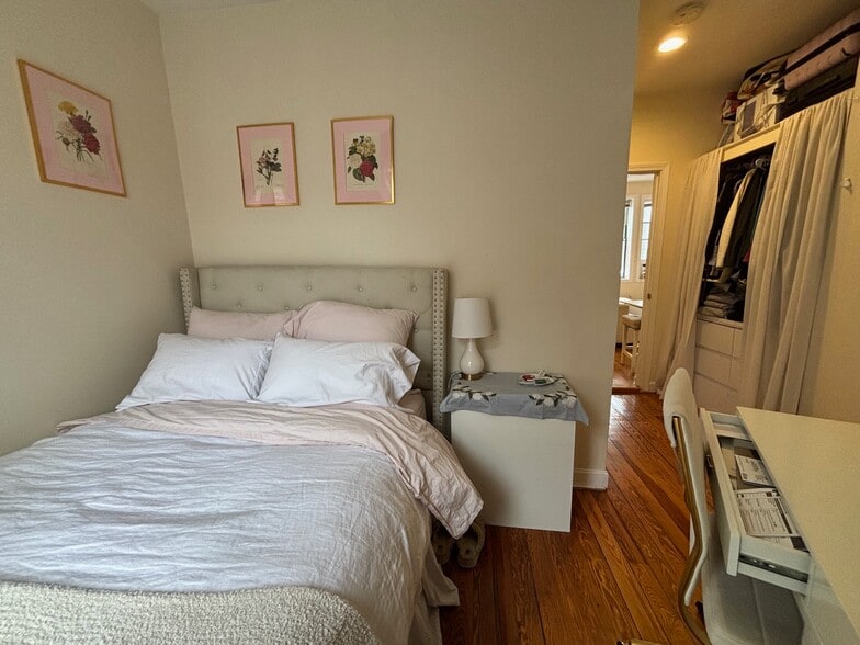 Building Photo - 8 Grove St