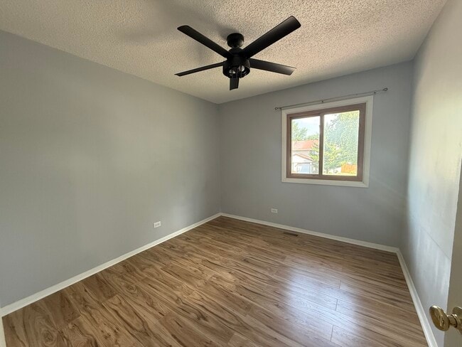 Building Photo - 1711 Bell Dr
