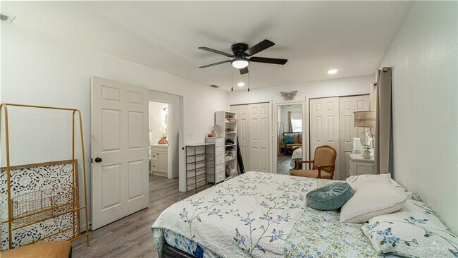 Building Photo - 21 S Casa Linda St