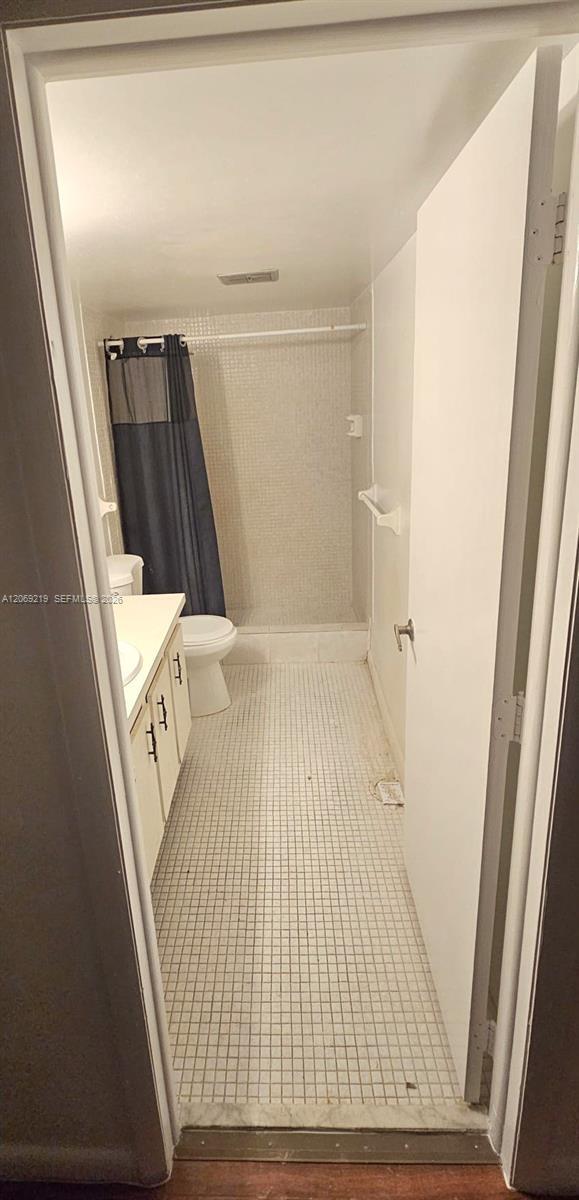 Building Photo - 4168 Inverrary Dr