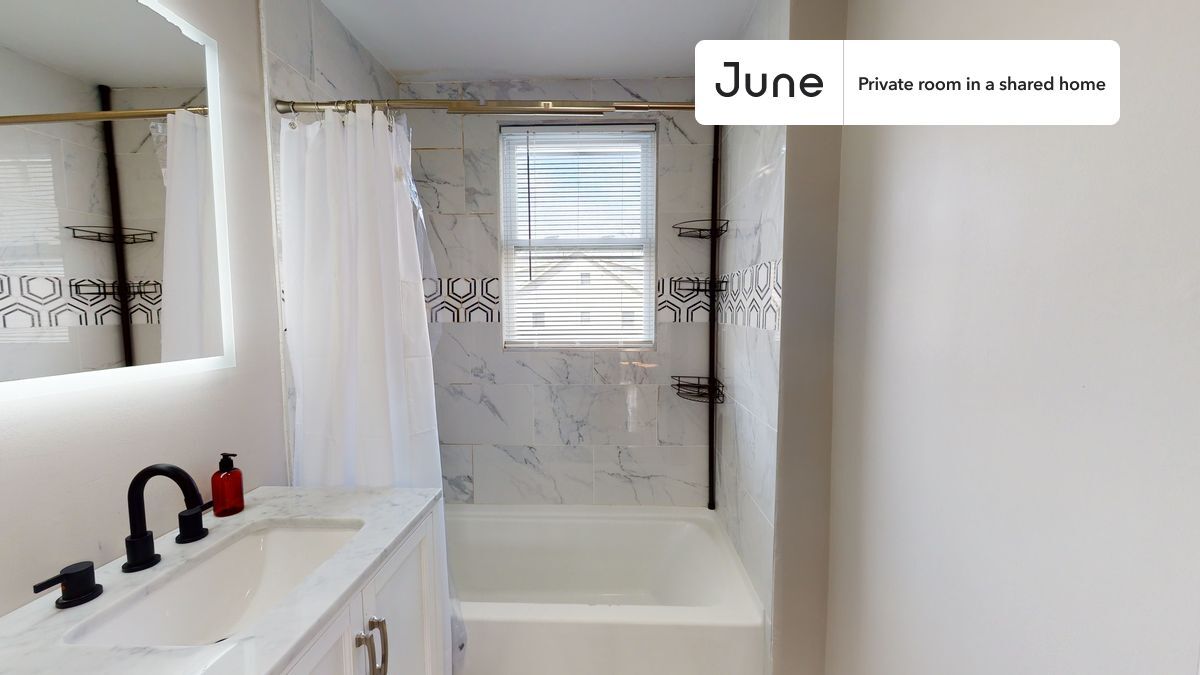 Building Photo - Room in Shared 4 bed/2 bath home