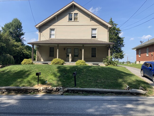 Street view (right side unit) - 136 Fruitville Pike