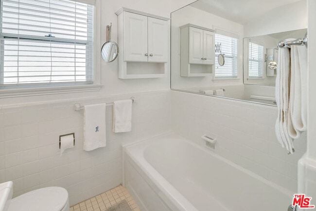 Building Photo - 458 S Bedford Dr