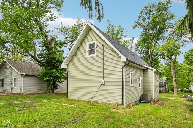 Building Photo - 809 N Meridian St Rd
