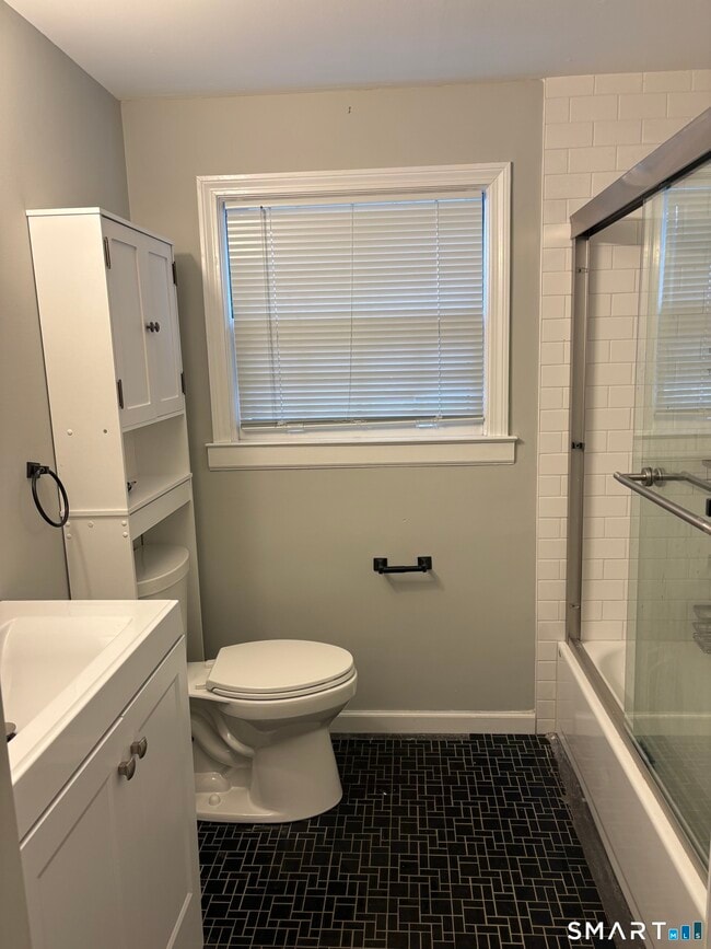 Building Photo - 832 Milford Point Rd