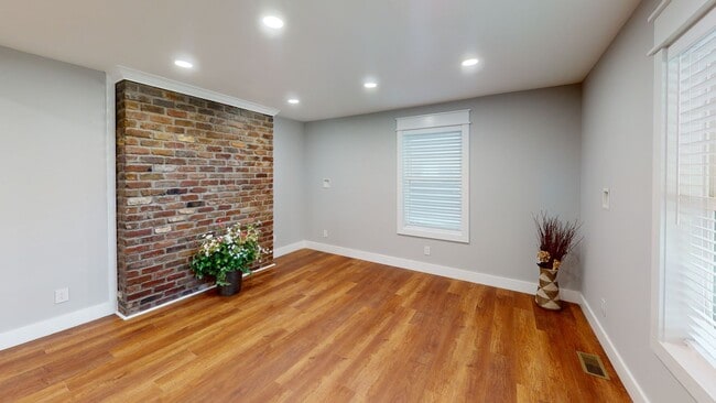 Building Photo - 1310 Forest Ave