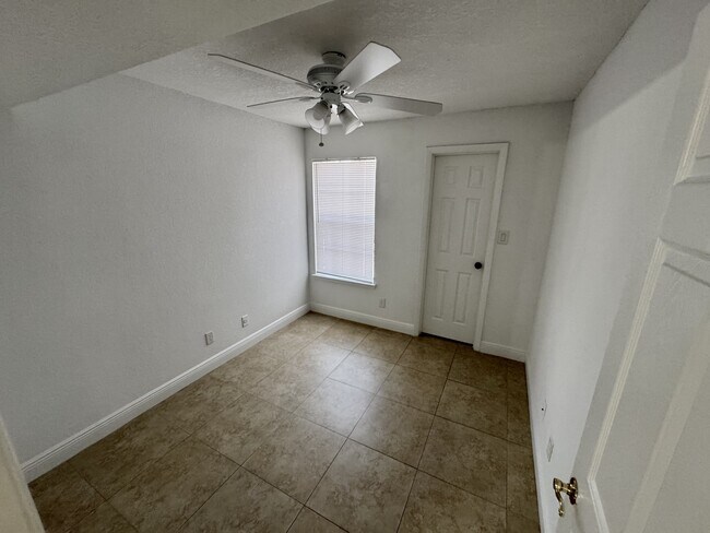 Building Photo - 5533 Chrishire Way