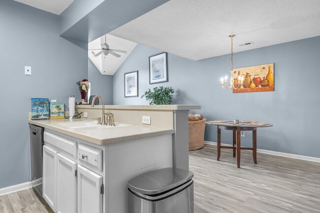 Building Photo - Modern Comfort in the Heart of Chesapeake ...