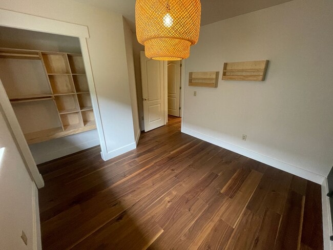 Building Photo - 4303 Kingsway