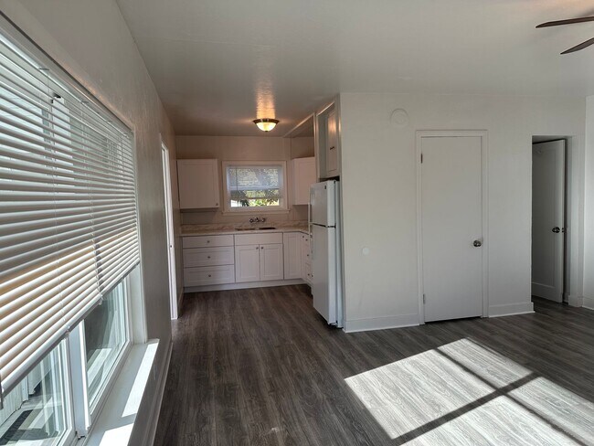 Building Photo - Chestnut-1918/1920