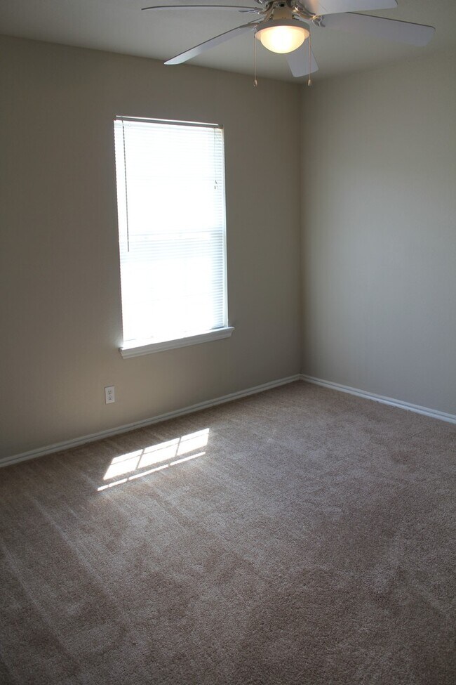 Building Photo - 3077/3079 SS