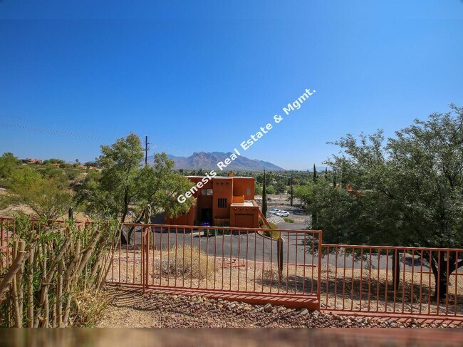 Building Photo - Charming 2-Bedroom Townhouse with Scenic Views & Cozy Fireplace in Tucson!