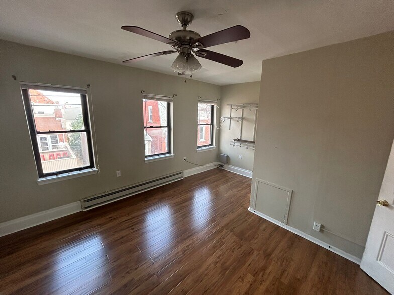 Building Photo - 86 S 15th St