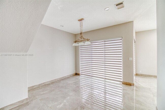 Building Photo - 3810 SW 51st St