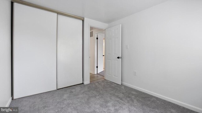 Building Photo - 4389 Pembrook Village Dr