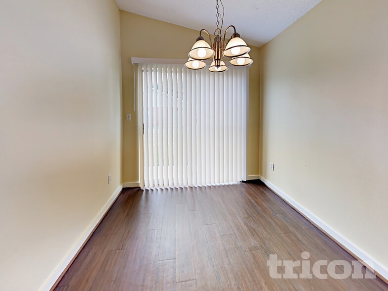 Building Photo - 3247 Jorns St