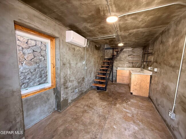 Building Photo - 2700 Federal Ave