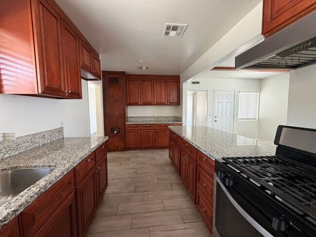 Building Photo - 512 S La Serena Dr