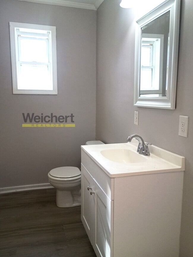 Building Photo - 2bed/1bath house for rent