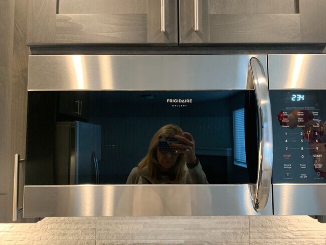 Building Photo - COMING SOON END OF FEB Salmon Creek Legacy Estates....  Front yard care provided - EZ 1/5 & 205 a...