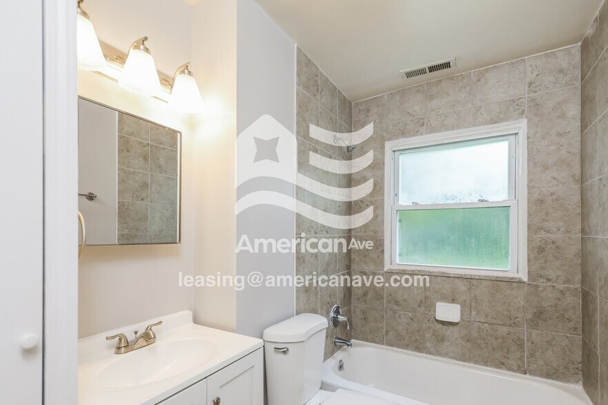 Building Photo - 3353 Forent Ave