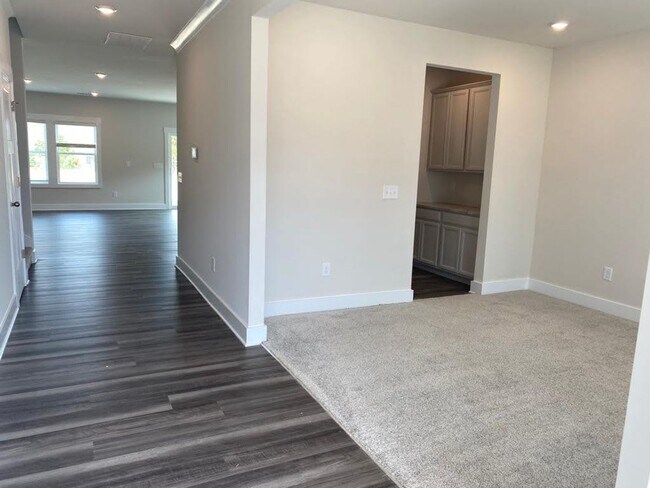 Building Photo - New Construction Home in Simpsonville !! 5 Bedroom and 4 baths in Highland Chase