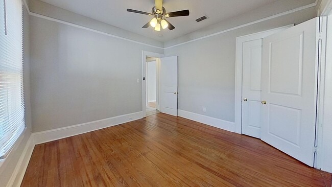 Building Photo - Murray Hill 3 bedroom