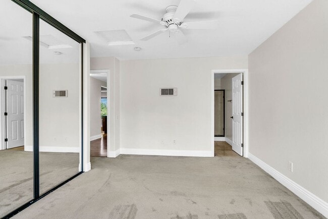 Building Photo - Great Two Bedroom Corner Unit in Villa Tos...
