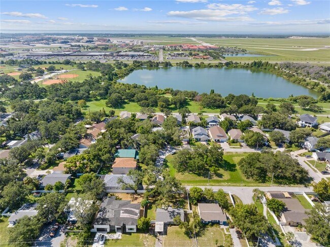 Building Photo - 3308 W Van Buren Dr