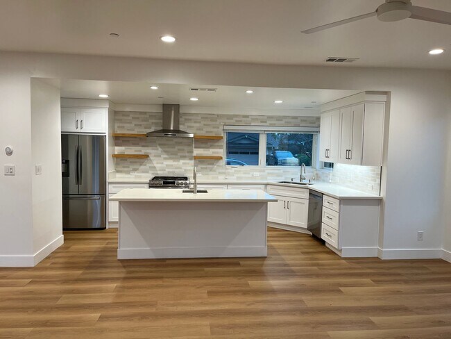 Building Photo - Newly Remodeled - 4/2 Concord Rancher - Lo...