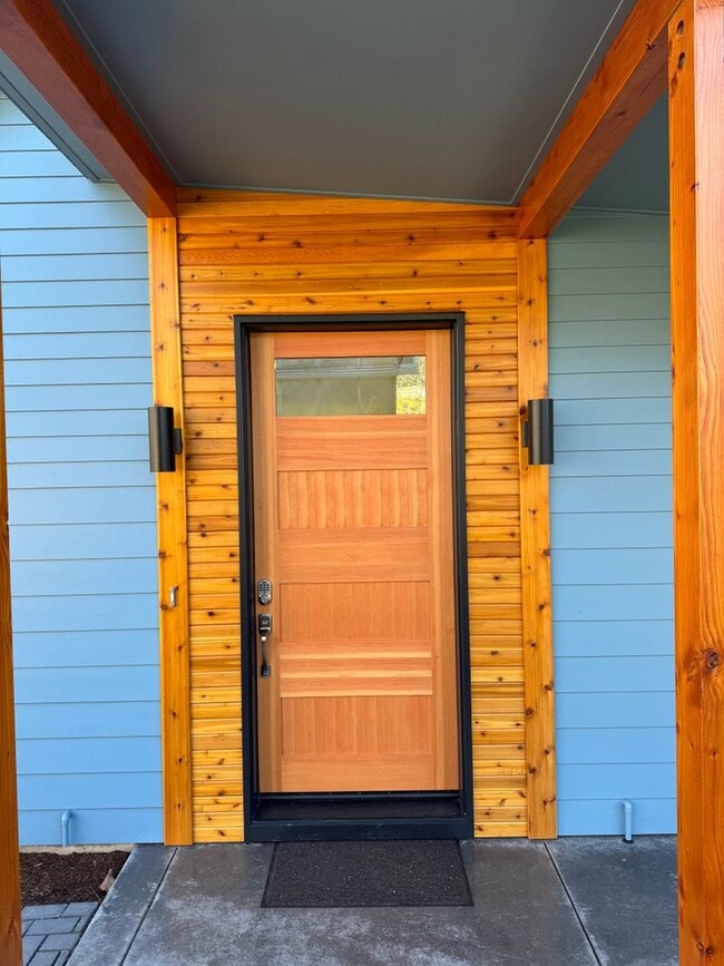 Building Photo - 1 Bedroom House in College Hill Area