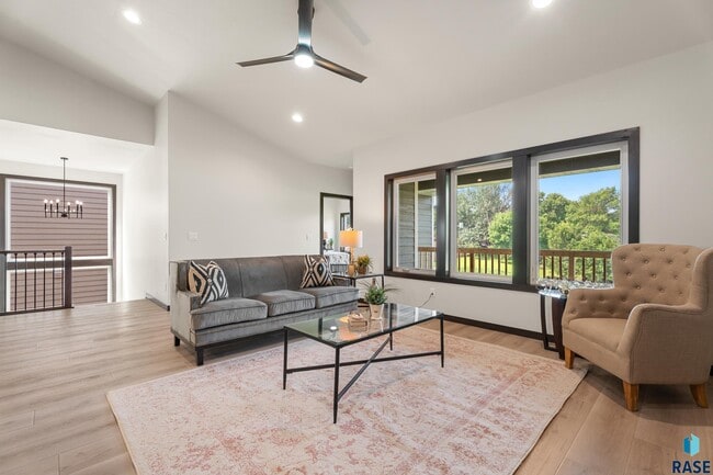 Building Photo - 1113 S Foss Ave