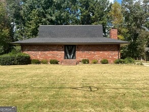 Building Photo - 5760 Penfield Pl