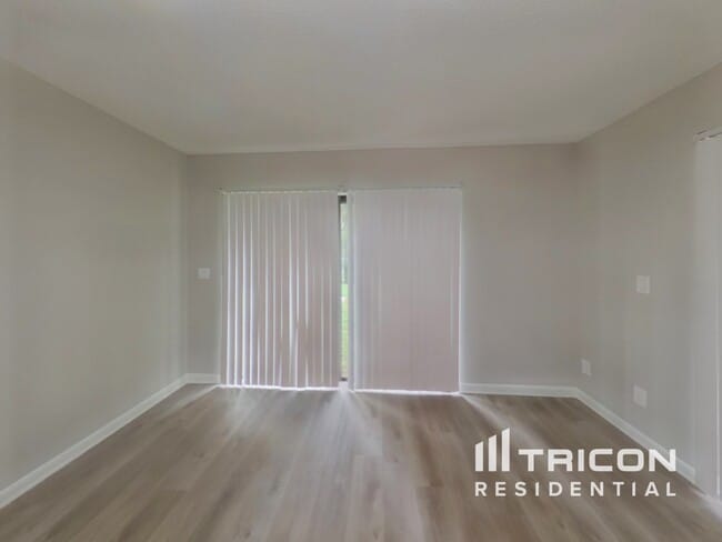 Building Photo - 1519 Carter Oaks Dr