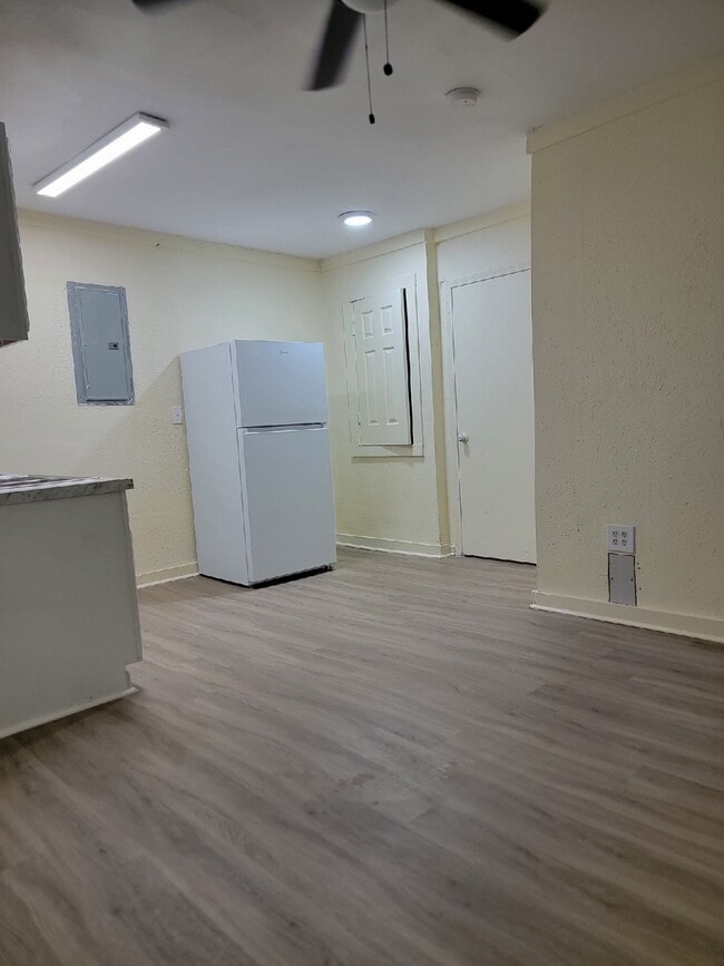 Building Photo - 1206 Mc Innis Ave