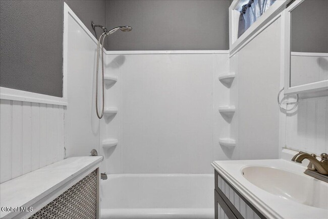 Building Photo - 415 Broadway