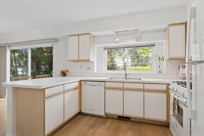 Building Photo - 305 Cane Garden Cir