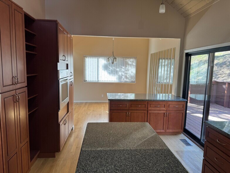 Kitchen and dining area - 371 Carrera Dr