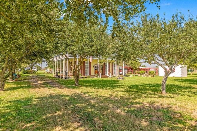 Building Photo - 813 Nelson Ave