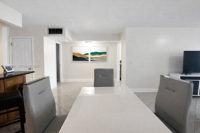 Building Photo - 2101 S Ocean Dr