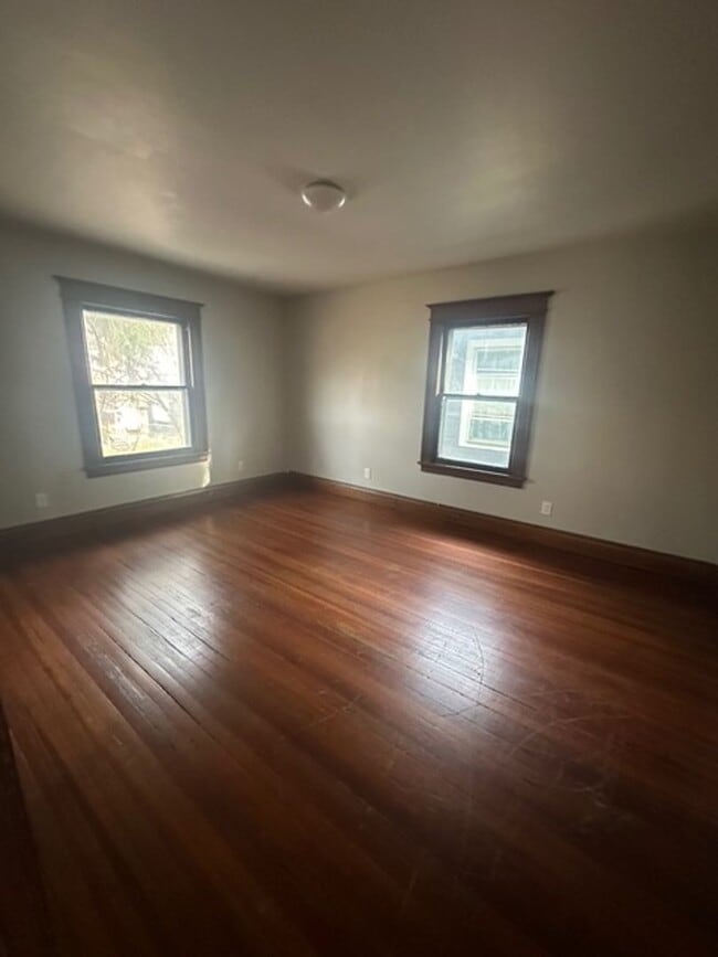 Building Photo - Spacious Single Family 4-Bedroom 1.5-Bath Home For Rent