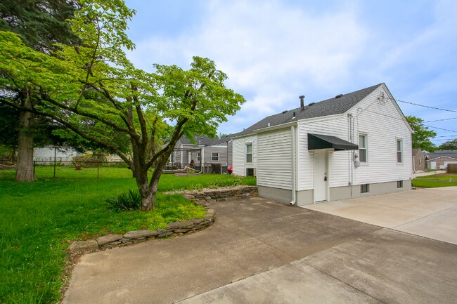 Building Photo - 1518 McKay Ave