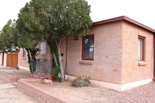 Primary Photo - 1202 N Tucson Blvd